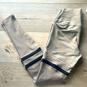 Alo Yoga Leggings Airlift Legit stripe